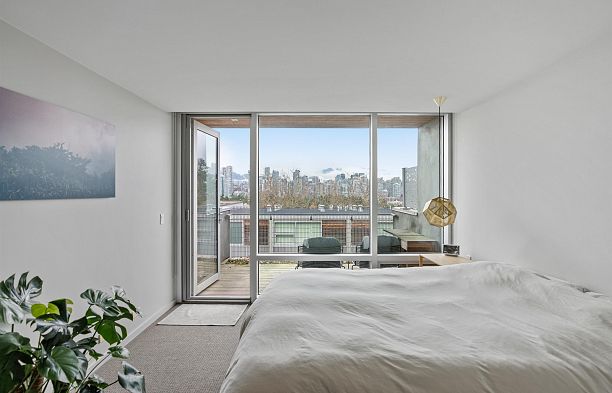 7 850 W 8th Avenue Fairview VW