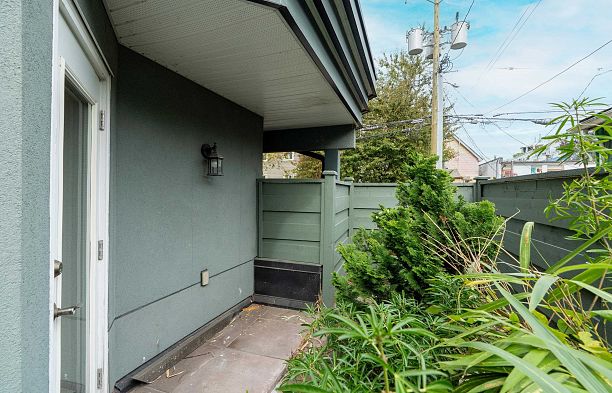 109 1925 W 2nd Avenue Kitsilano