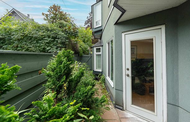 109 1925 W 2nd Avenue Kitsilano