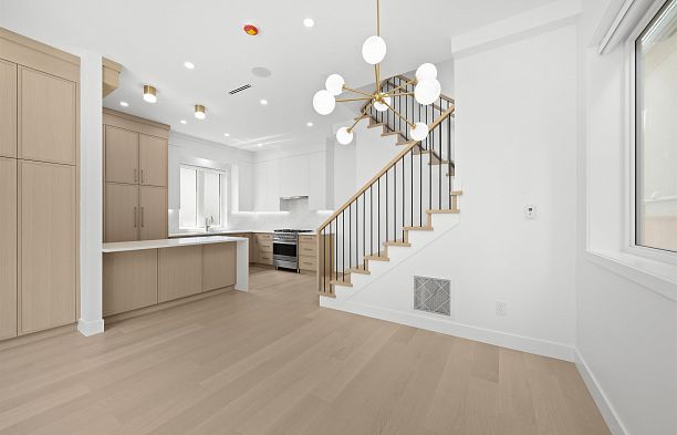 1 6461 E Prince Edward Street Main