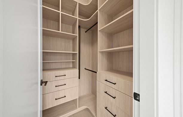 1 6461 E Prince Edward Street Main