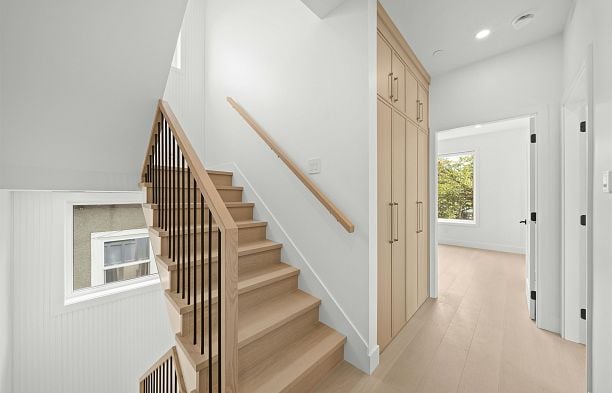 1 6461 E Prince Edward Street Main