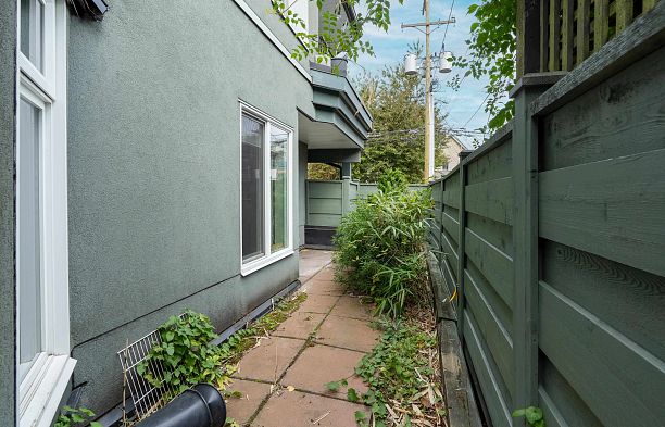 109 1925 W 2nd Avenue Kitsilano