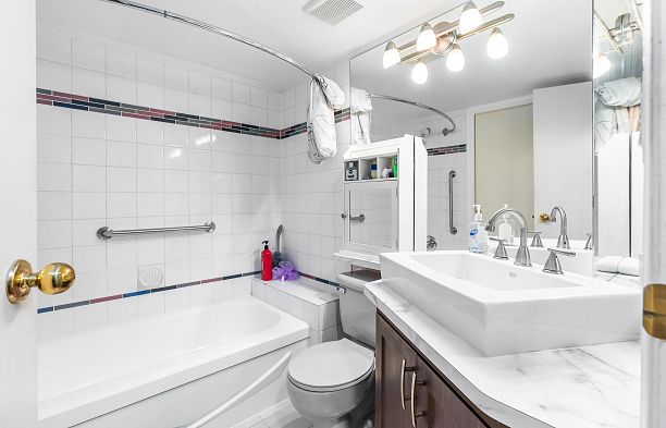 109 1925 W 2nd Avenue Kitsilano