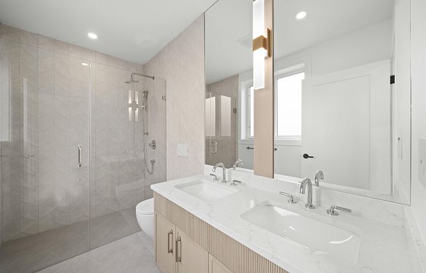 1 6461 E Prince Edward Street Main