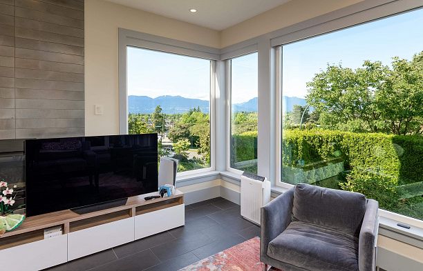 4371 Puget Drive Arbutus