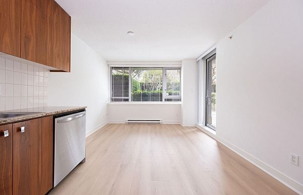 302 1030 W Broadway Street Fairview VW