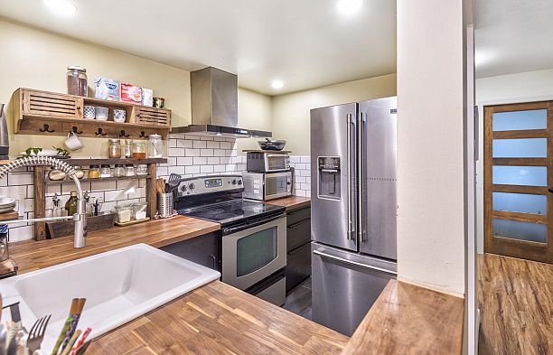 204 1082 W 8th Avenue Fairview VW