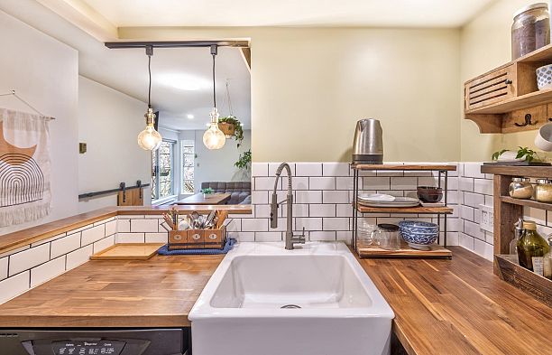 204 1082 W 8th Avenue Fairview VW