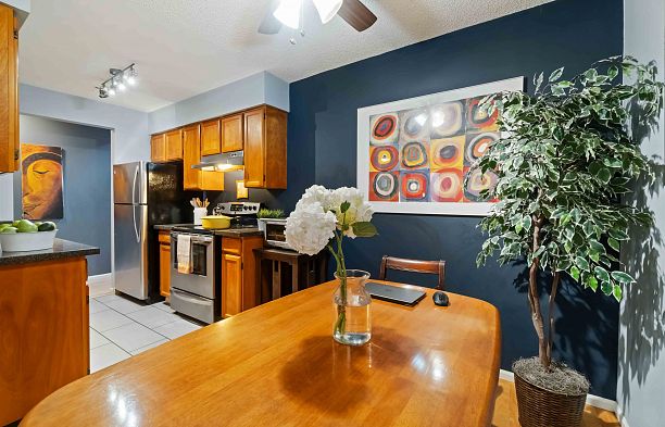 1305 W 8th Avenue Fairview VW