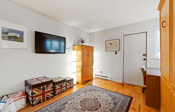 1305 W 8th Avenue Fairview VW