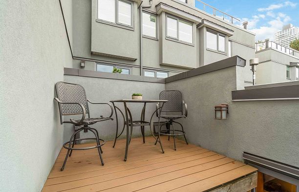 1305 W 8th Avenue Fairview VW