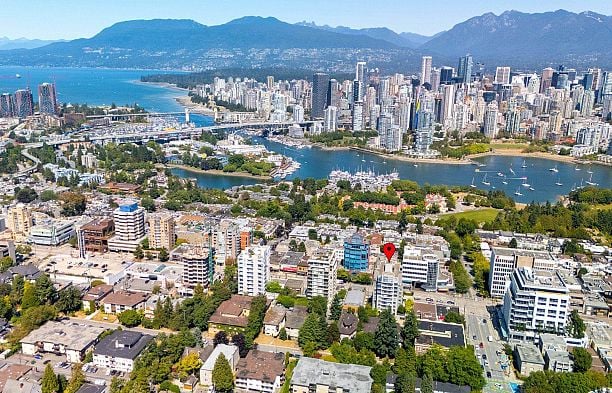 302 1030 W Broadway Street Fairview VW