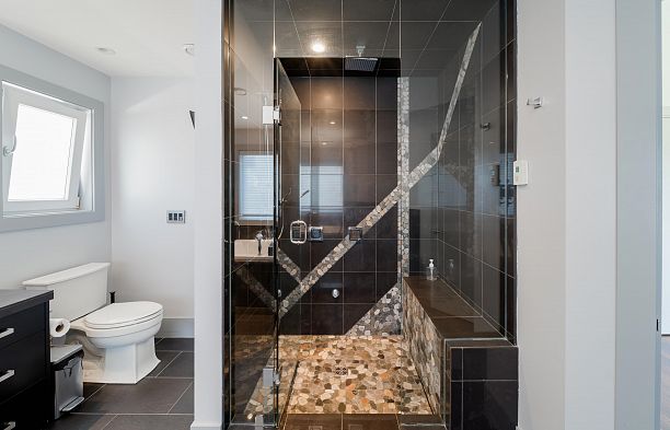 4371 Puget Drive Arbutus