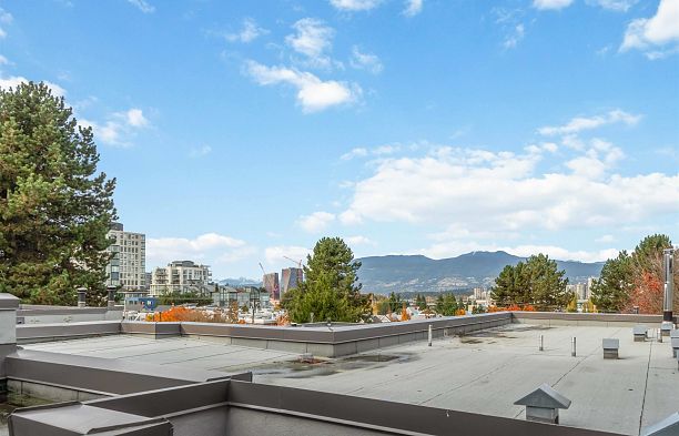 1305 W 8th Avenue Fairview VW