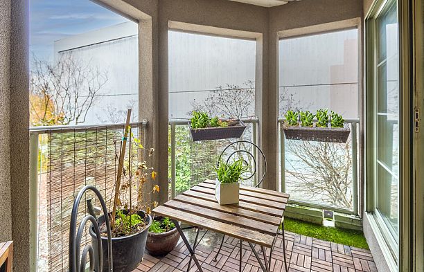 204 1082 W 8th Avenue Fairview VW