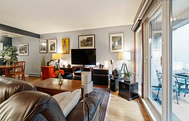 1305 W 8th Avenue Fairview VW