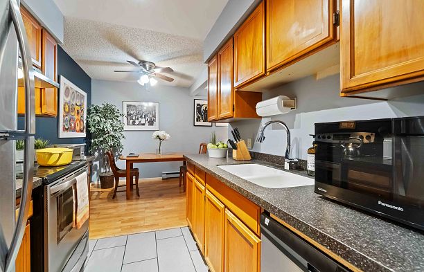 1305 W 8th Avenue Fairview VW