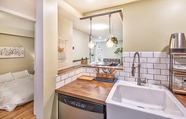 204 1082 W 8th Avenue Fairview VW