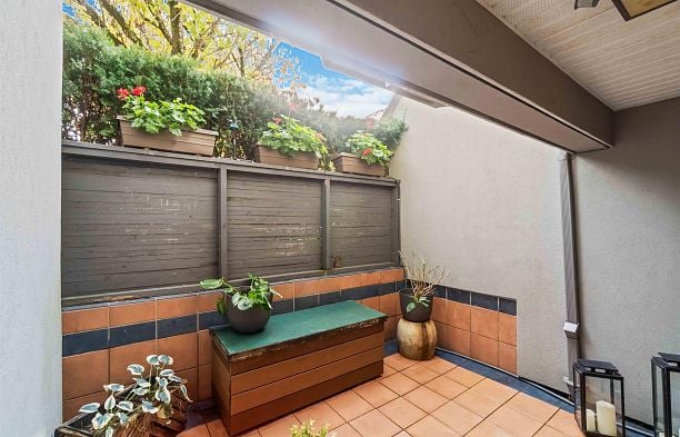 1305 W 8th Avenue Fairview VW