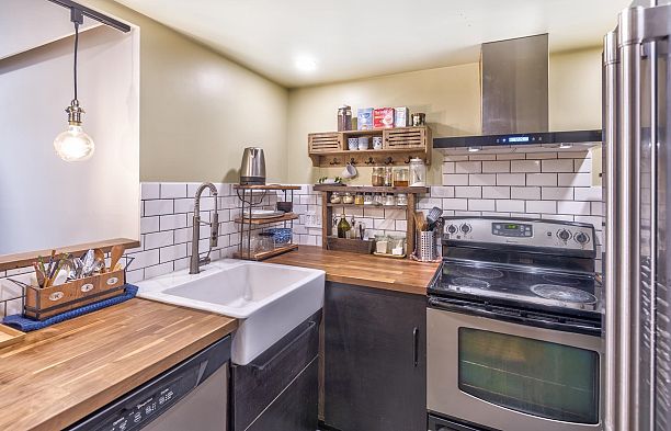 204 1082 W 8th Avenue Fairview VW