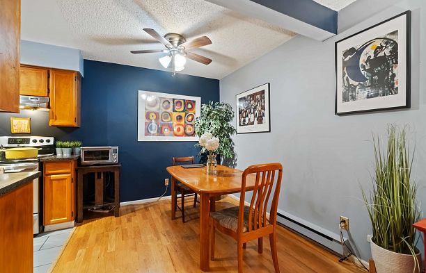 1305 W 8th Avenue Fairview VW