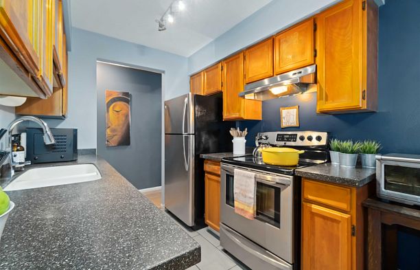 1305 W 8th Avenue Fairview VW