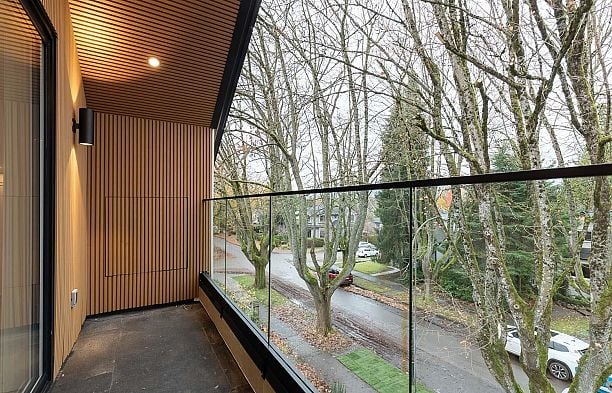 2 2976 W 13th Avenue Kitsilano