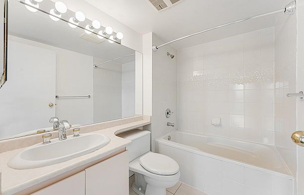 1105 2668 Ash Street Fairview VW