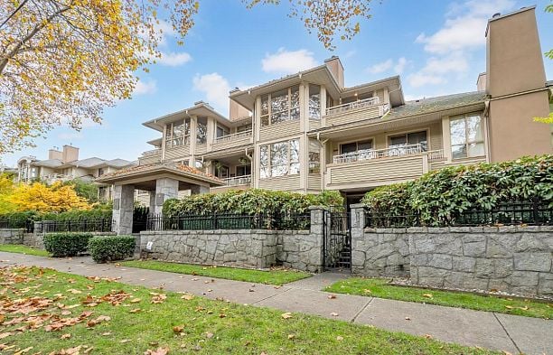 309 3755 W 8th Avenue Point Grey