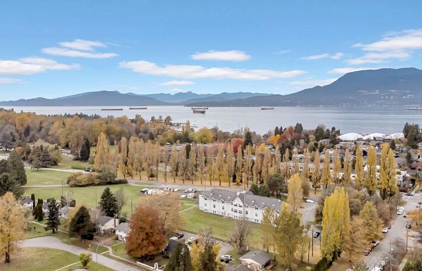 309 3755 W 8th Avenue Point Grey