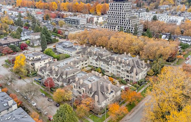 309 3755 W 8th Avenue Point Grey