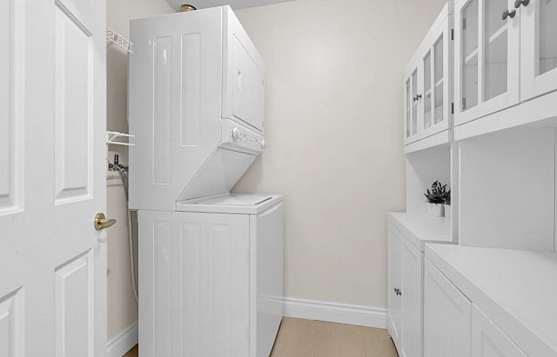 309 3755 W 8th Avenue Point Grey