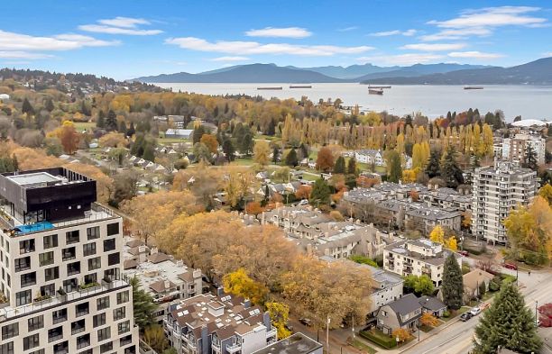 309 3755 W 8th Avenue Point Grey