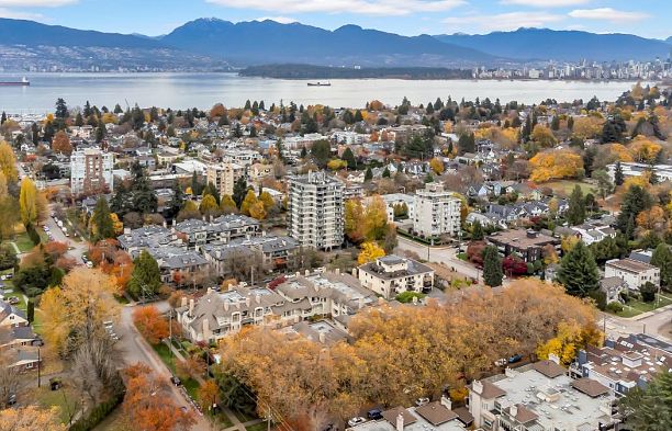 309 3755 W 8th Avenue Point Grey