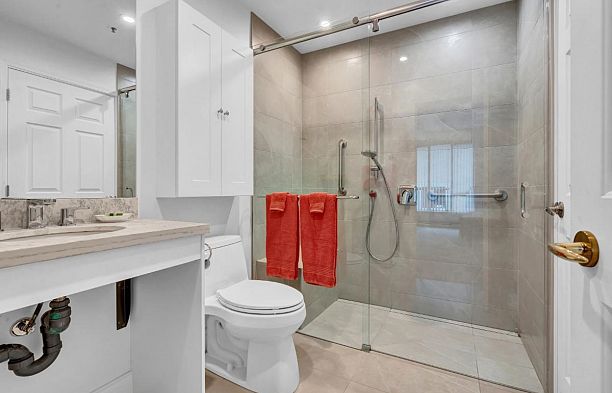 309 3755 W 8th Avenue Point Grey