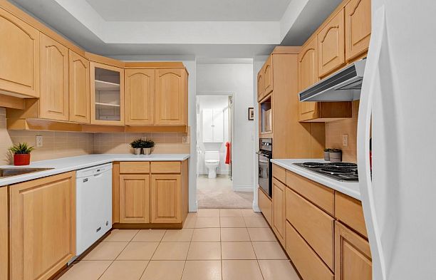 309 3755 W 8th Avenue Point Grey