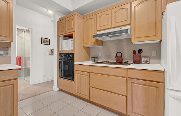 309 3755 W 8th Avenue Point Grey