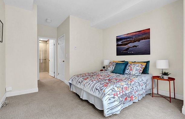 309 3755 W 8th Avenue Point Grey