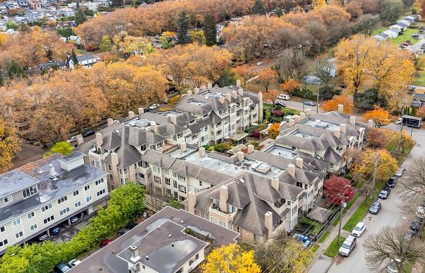 309 3755 W 8th Avenue Point Grey