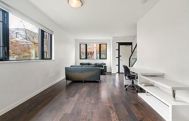 6342 Ash Street Oakridge VW