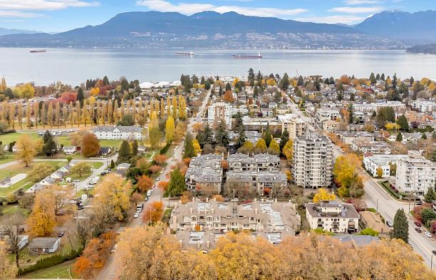 309 3755 W 8th Avenue Point Grey