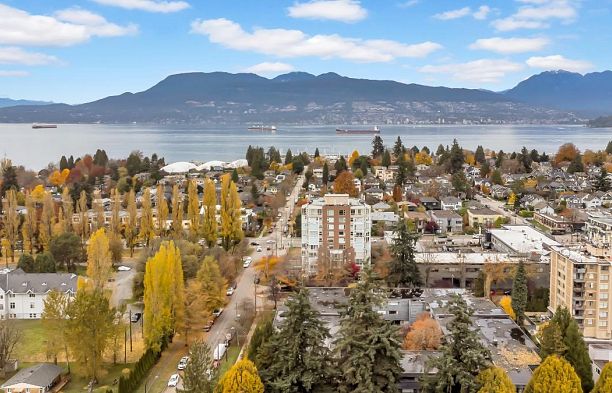 309 3755 W 8th Avenue Point Grey