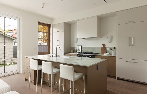 2 15 W 20th Avenue Cambie