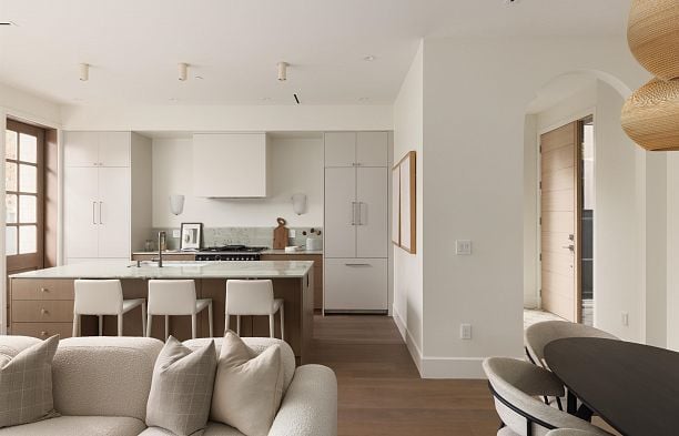 2 15 W 20th Avenue Cambie