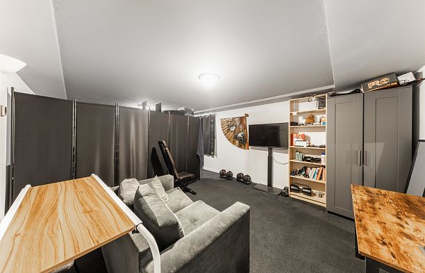 5765 Quebec Street Main