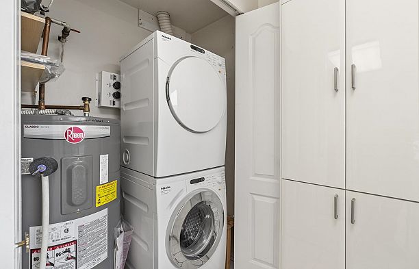 401 1235 W Broadway Fairview VW