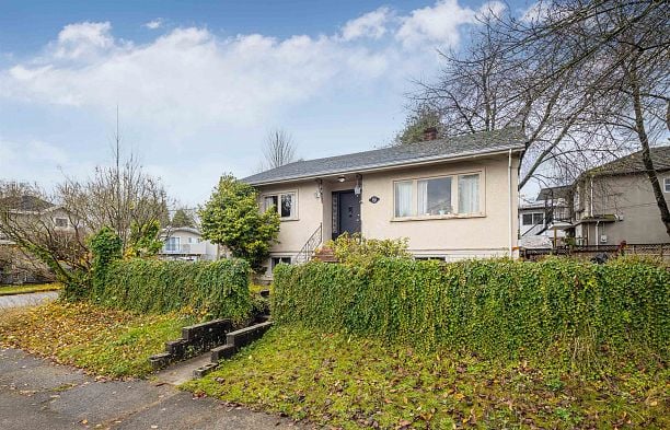 5765 Quebec Street Main