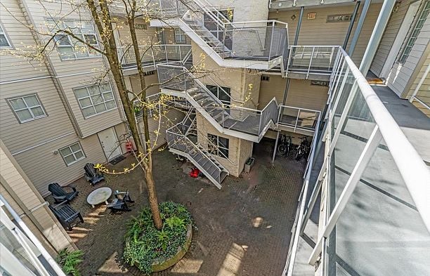 303 966 W 14th Avenue Fairview VW