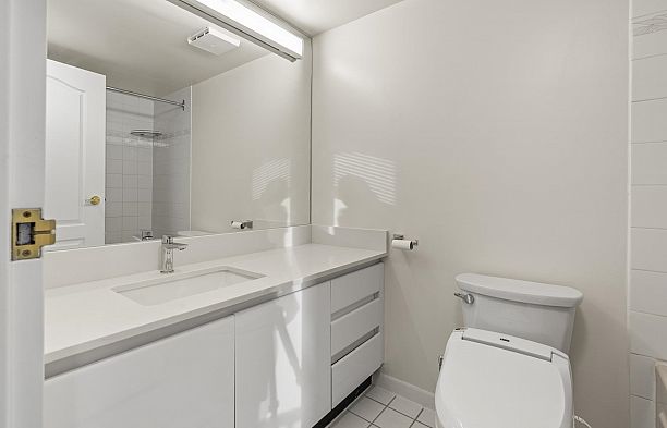 401 1235 W Broadway Fairview VW